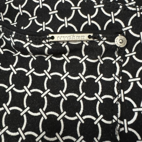 Nygard Luxe Slims | women’s pants | Large (14-16) | Black/white - Picture 8 of 9